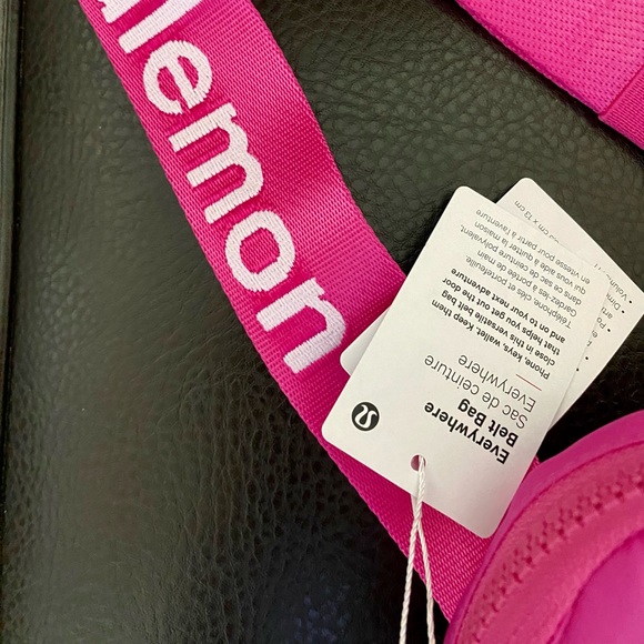 NWT Lululemon Everywhere Belt Bag EBB Sonic Pink with LOGO Strap Educator style - Picture 5 of 5